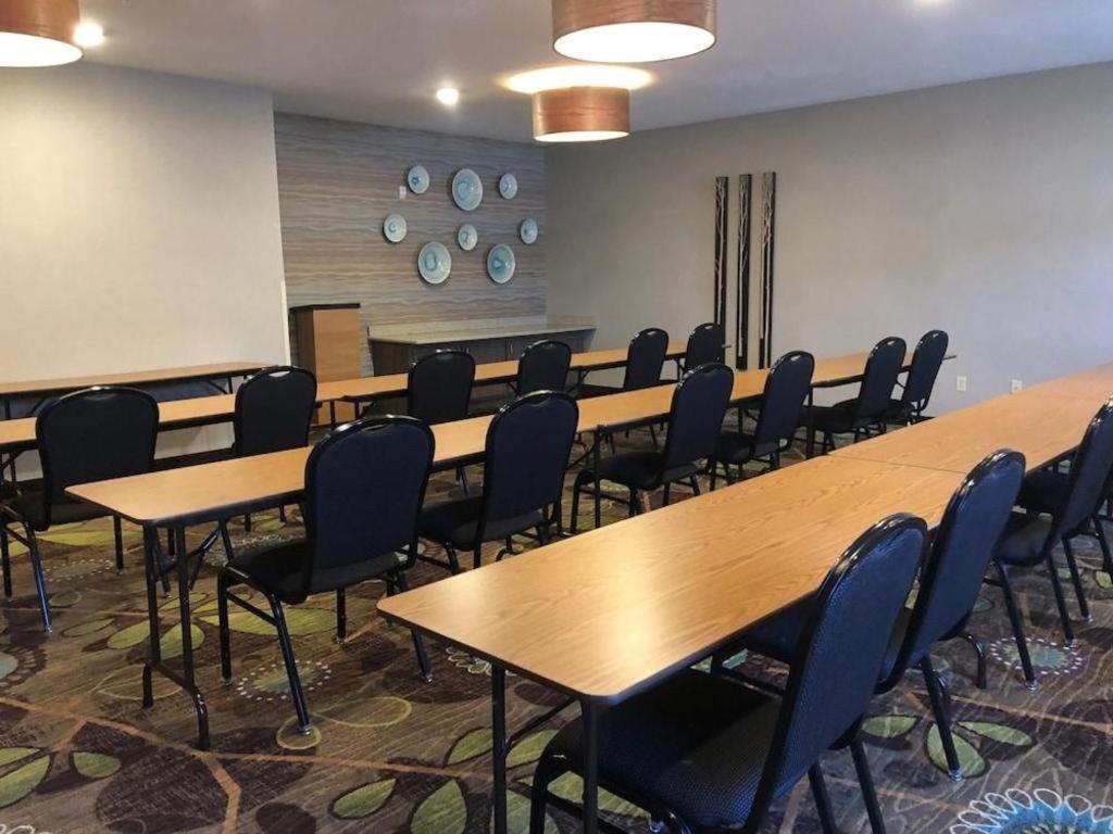 Holiday Inn Express Munising-Lakeview Hotel By Ihg Eksteriør bilde