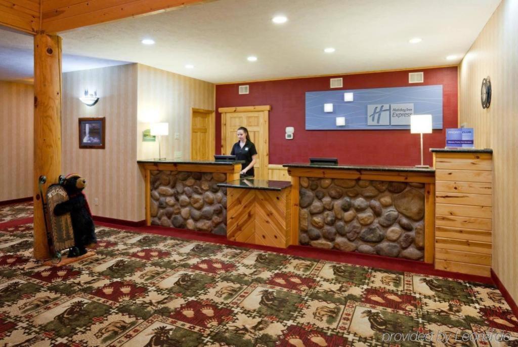 Holiday Inn Express Munising-Lakeview Hotel By Ihg Eksteriør bilde